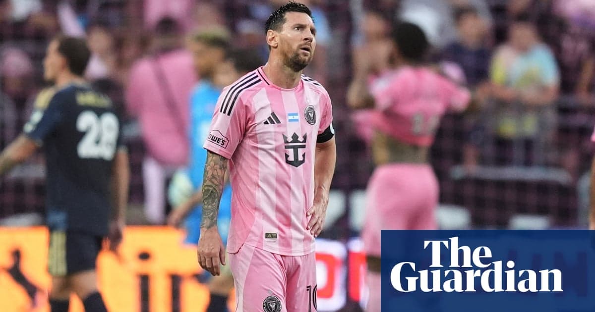 Lionel Scaloni looking calm and collected on the sidelines, with the image cut off before showing any other details.
