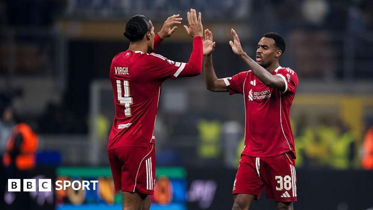 Memphis Depay and Jurrien Timber during a Netherlands training session, both key players included despite injury concerns for the 2026 World Cup.
